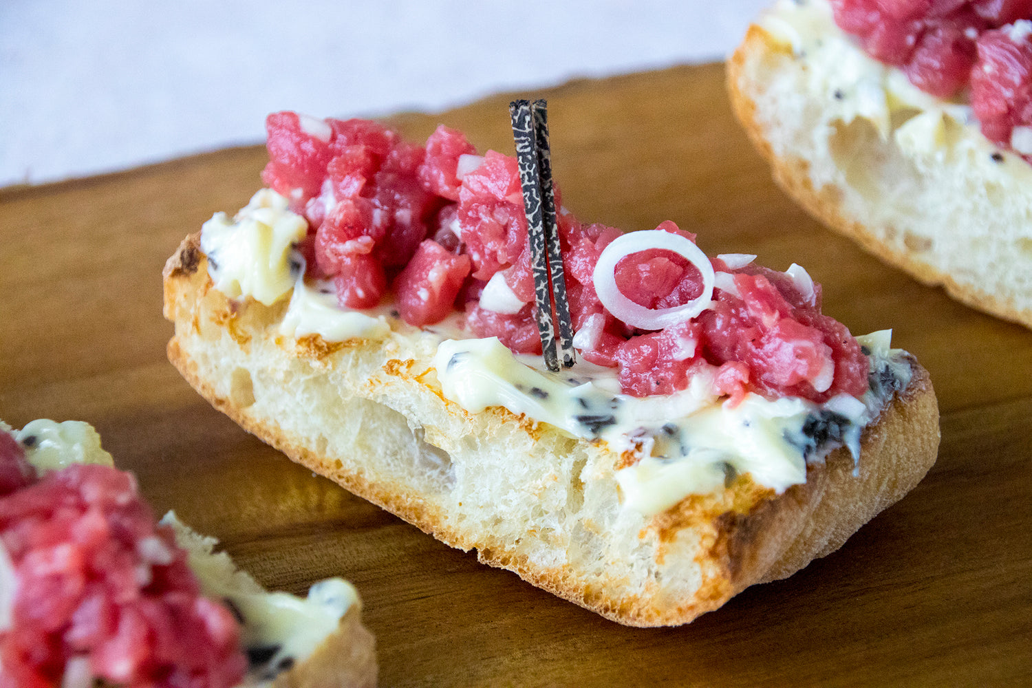 Beef tartare with black truffle butter